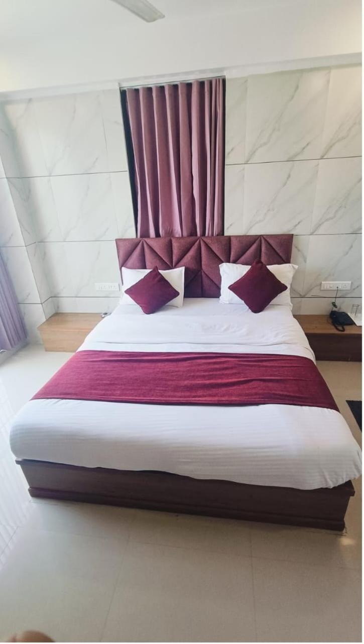Hotel The Grand Pritam جاندي نجر المظهر الخارجي الصورة
